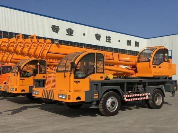 郴州市吊车出租电话_不同吨位的吊车租用费用是不一样的